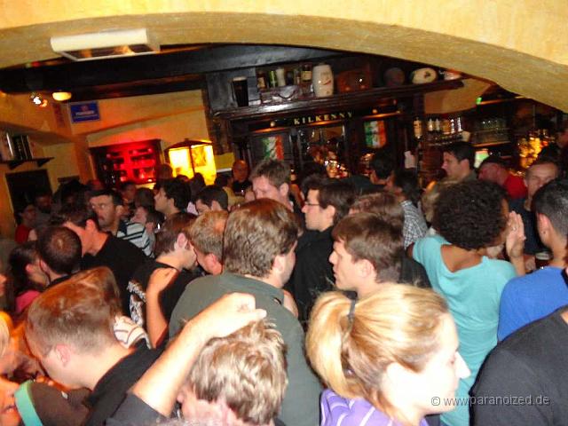 2011 Hands up at Kilians 004.jpg - Zum Glück wurde es langsam leerer ;)